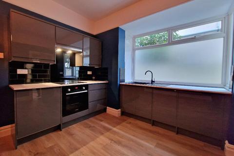 1 bedroom flat for sale, Station Road, Westcliff on Sea, Essex, SS0 7SB