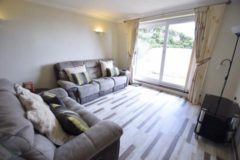 2 bedroom flat to rent, The Marina, Bournemouth,