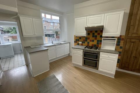 4 bedroom terraced house to rent, Dragon Avenue, Harrogate, North Yorkshire, HG1