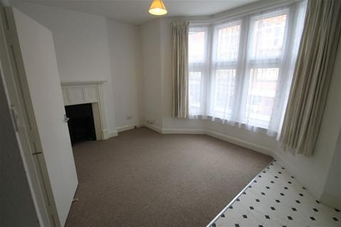 Studio to rent, South Woodford E18