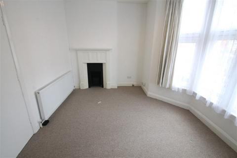 Studio to rent, South Woodford E18