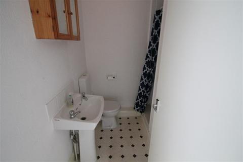 Studio to rent, South Woodford E18