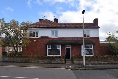 3 bedroom semi-detached house to rent, Abbey Road, Bearwood, B67 5LH