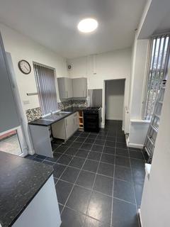 3 bedroom semi-detached house to rent, Abbey Road, Bearwood, B67 5LH