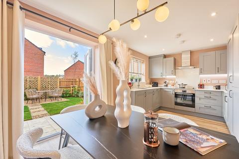 3 bedroom terraced house for sale, Plot 67, The Hazel at Windrush Place, Centenary Way OX29