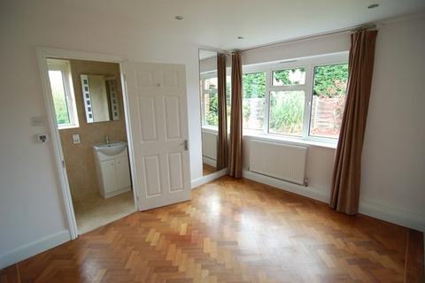 2 bedroom maisonette to rent, Heath Mead, London SW19