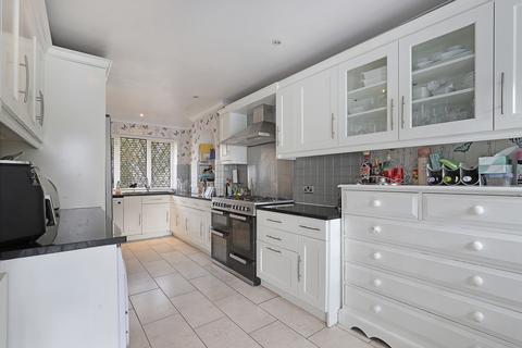 4 bedroom detached house for sale, Grovewood Place, Essex IG8