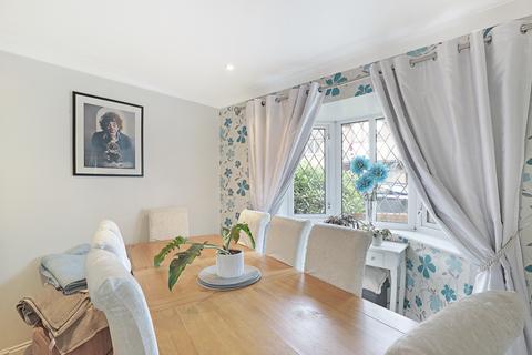 undefined, Grovewood Place, Essex IG8