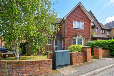 Grovewood Place, Essex IG8