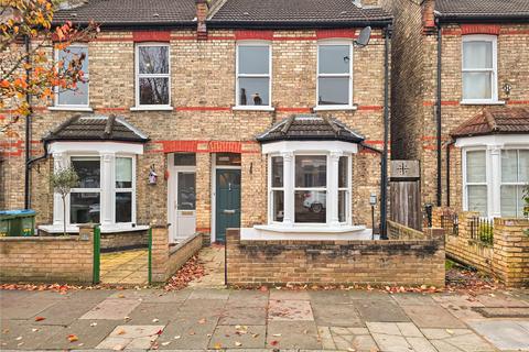 3 bedroom semi-detached house to rent, Blunts Road, London SE9