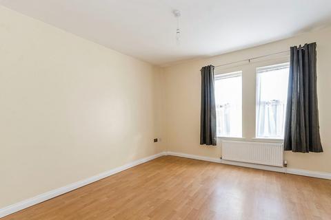 2 bedroom flat to rent, Station Road North, Southampton SO40