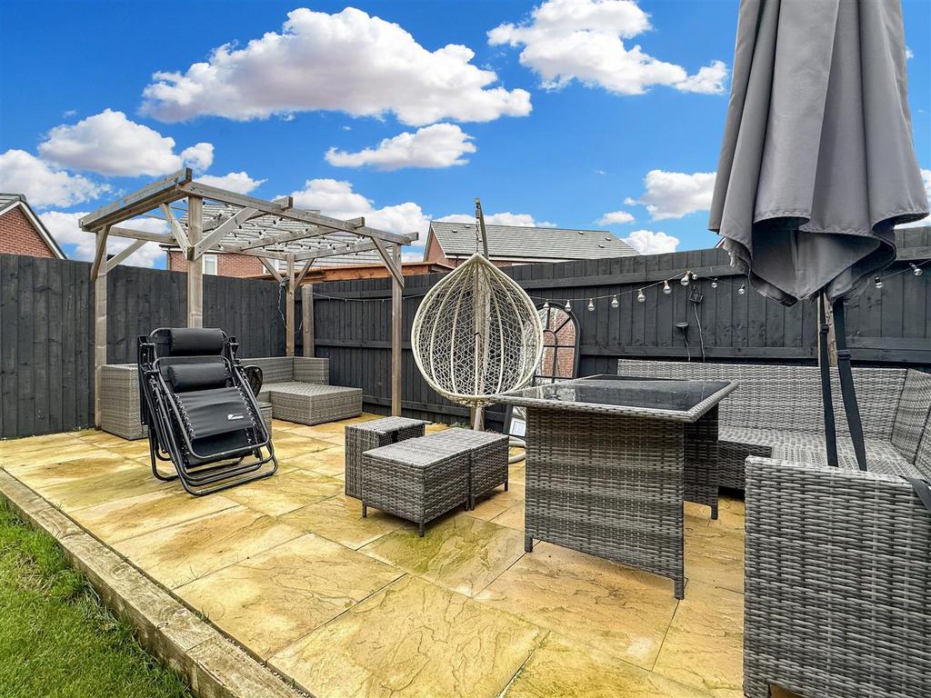 Lovely Outdoor Entertainment Space 258