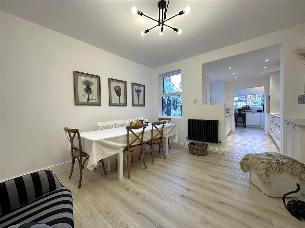 STUNNING Open Plan Dining Room 793