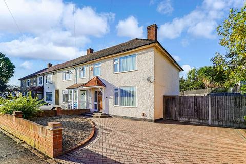 3 bedroom end of terrace house for sale, Tine Road, Chigwell IG7