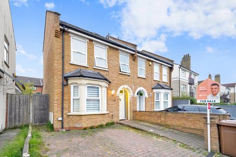 4 bedroom end of terrace house for sale, Hale End Road, Walthamstow E17