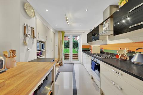 4 bedroom end of terrace house for sale, Hale End Road, Walthamstow E17