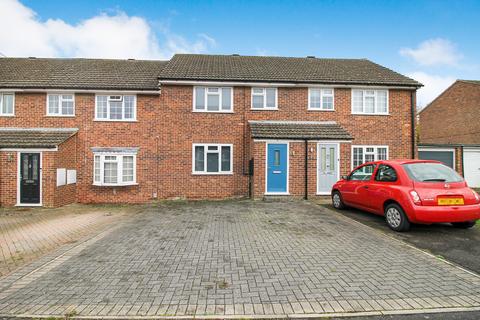 3 bedroom terraced house to rent, Wordsworth Avenue,  Yateley, GU46