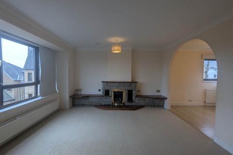 3 bedroom flat to rent, 18B Roseangle, ,