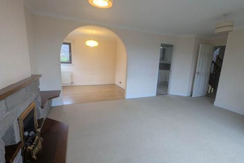 3 bedroom flat to rent, 18B Roseangle, ,