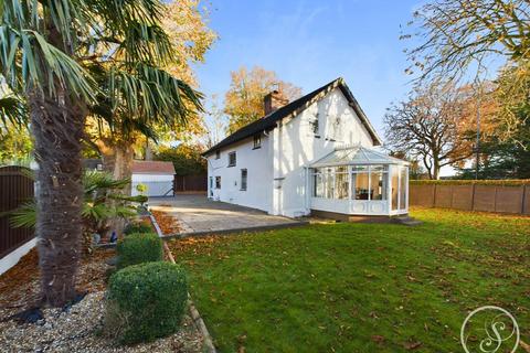 3 bedroom cottage for sale, Selby Road, Leeds