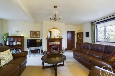 3 bedroom cottage for sale, Selby Road, Leeds