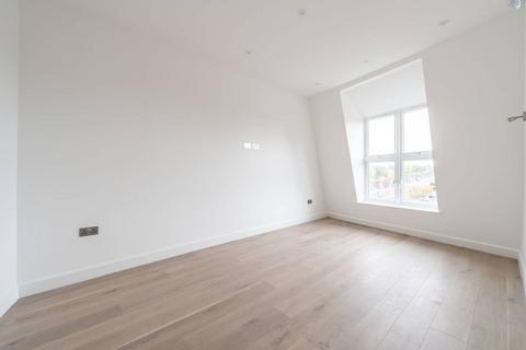 3 bedroom maisonette to rent, Colney Hatch Lane, Colney Hatch, London, N10