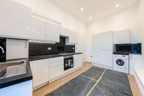 3 bedroom maisonette to rent, Colney Hatch Lane, Colney Hatch, London, N10