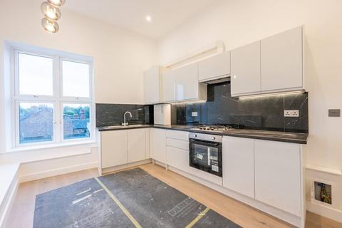 3 bedroom maisonette to rent, Colney Hatch Lane, Colney Hatch, London, N10