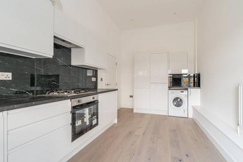 3 bedroom maisonette to rent, Colney Hatch Lane, Colney Hatch, London, N10