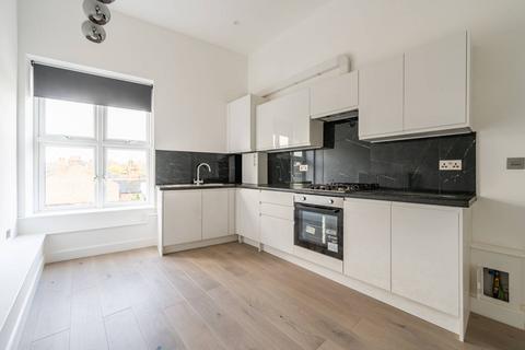 3 bedroom maisonette to rent, Colney Hatch Lane, Colney Hatch, London, N10