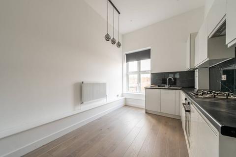 3 bedroom maisonette to rent, Colney Hatch Lane, Colney Hatch, London, N10