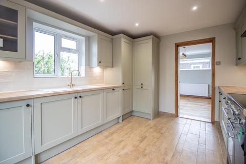 4 Beach Court, Great Wakering, Southend-on-sea, SS3 0DS