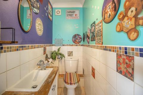 4 Beach Court, Great Wakering, Southend-on-sea, SS3 0DS