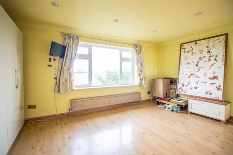4 Beach Court, Great Wakering, Southend-on-sea, SS3 0DS