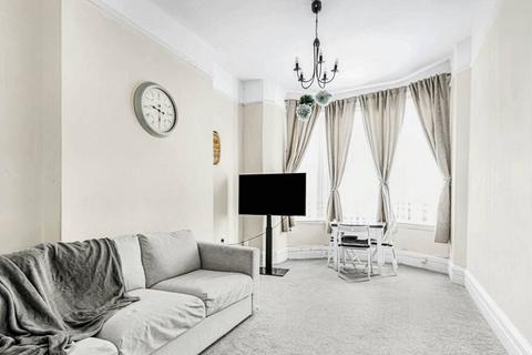 2 bedroom flat to rent, Callcott Road, London NW6