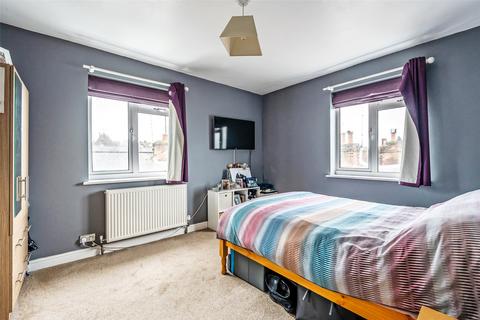 3 bedroom flat for sale, Church Street, Dorking, Surrey, RH4