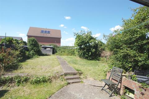 3 bedroom end of terrace house for sale, Stanford Gardens, South Ockendon RM15