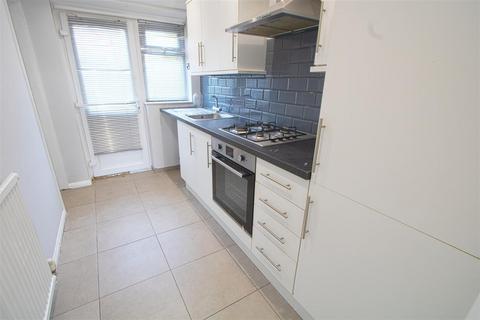 3 bedroom end of terrace house for sale, Stanford Gardens, South Ockendon RM15