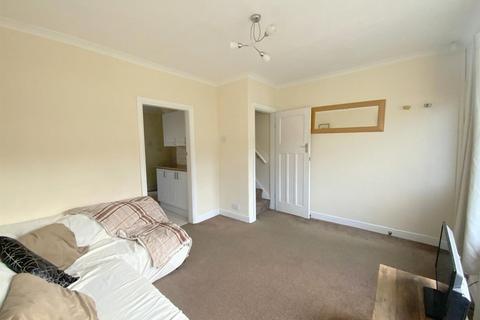 25 Helene Grove, Grimsby, DN32 8JX