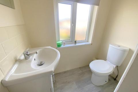 25 Helene Grove, Grimsby, DN32 8JX