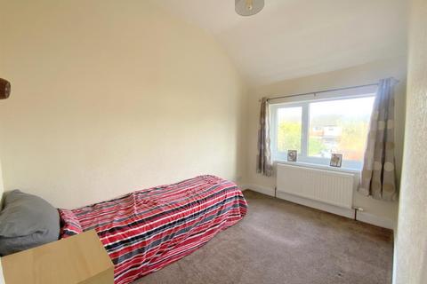 25 Helene Grove, Grimsby, DN32 8JX