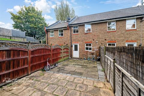 2 bedroom terraced house for sale, Howerd Way, London