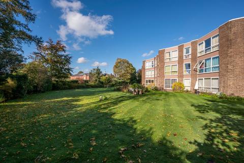 2 bedroom apartment for sale, Parkside Court, Weybridge, KT13