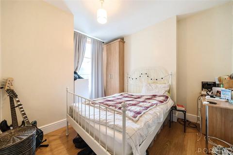 2 bedroom apartment for sale, Tremadoc Road, London