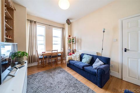 2 bedroom apartment for sale, Tremadoc Road, London