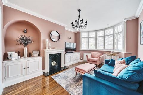 21 Fairmead, Surbiton, KT5 9BA