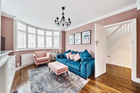 21 Fairmead, Surbiton, KT5 9BA