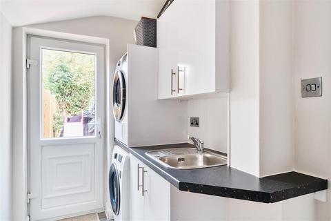 21 Fairmead, Surbiton, KT5 9BA