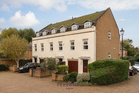 4 bedroom townhouse to rent, Mill View Close, Epsom