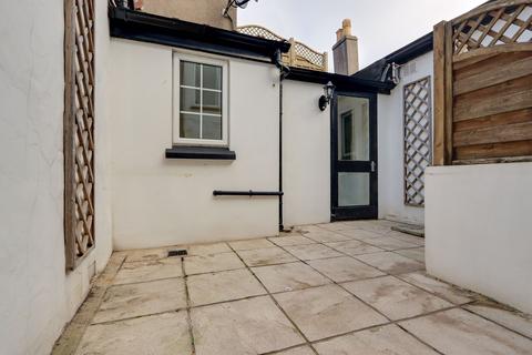 1 bedroom flat to rent, 32 Aquila Road, St Helier